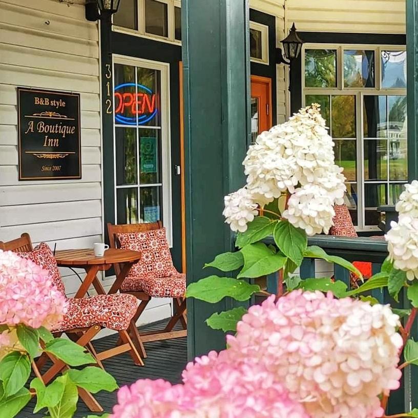 Courthouse Inn Revelstoke Eksteriør billede