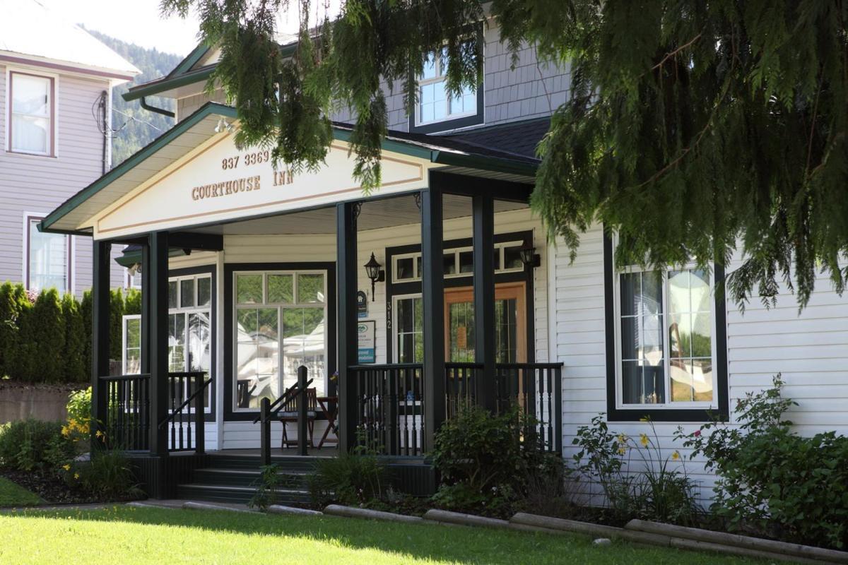 Courthouse Inn Revelstoke Eksteriør billede
